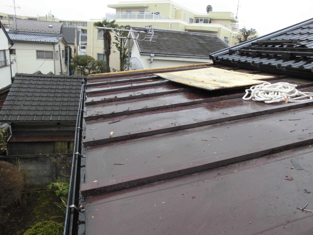 トタン屋根から